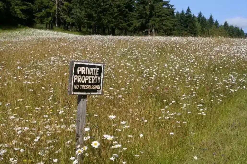 Private property no trespassing signage
